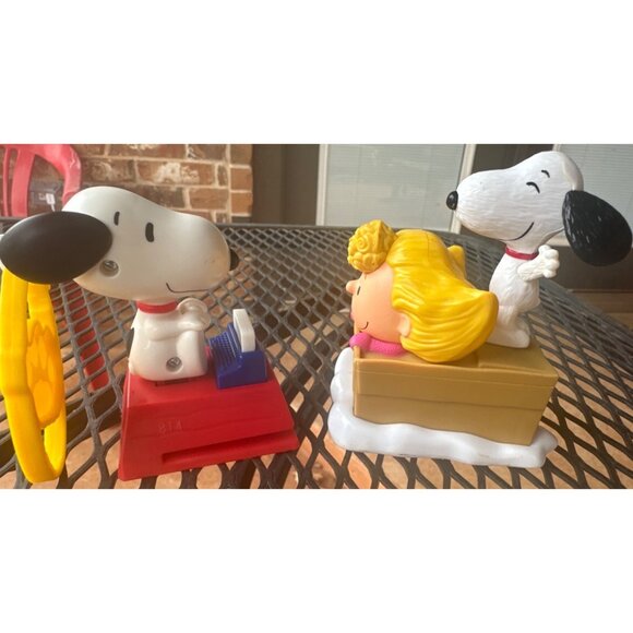 Lot of 2 Peanuts Characters Sally & Snoopy McDonald's Collectible Toys (READ) - Picture 4 of 16